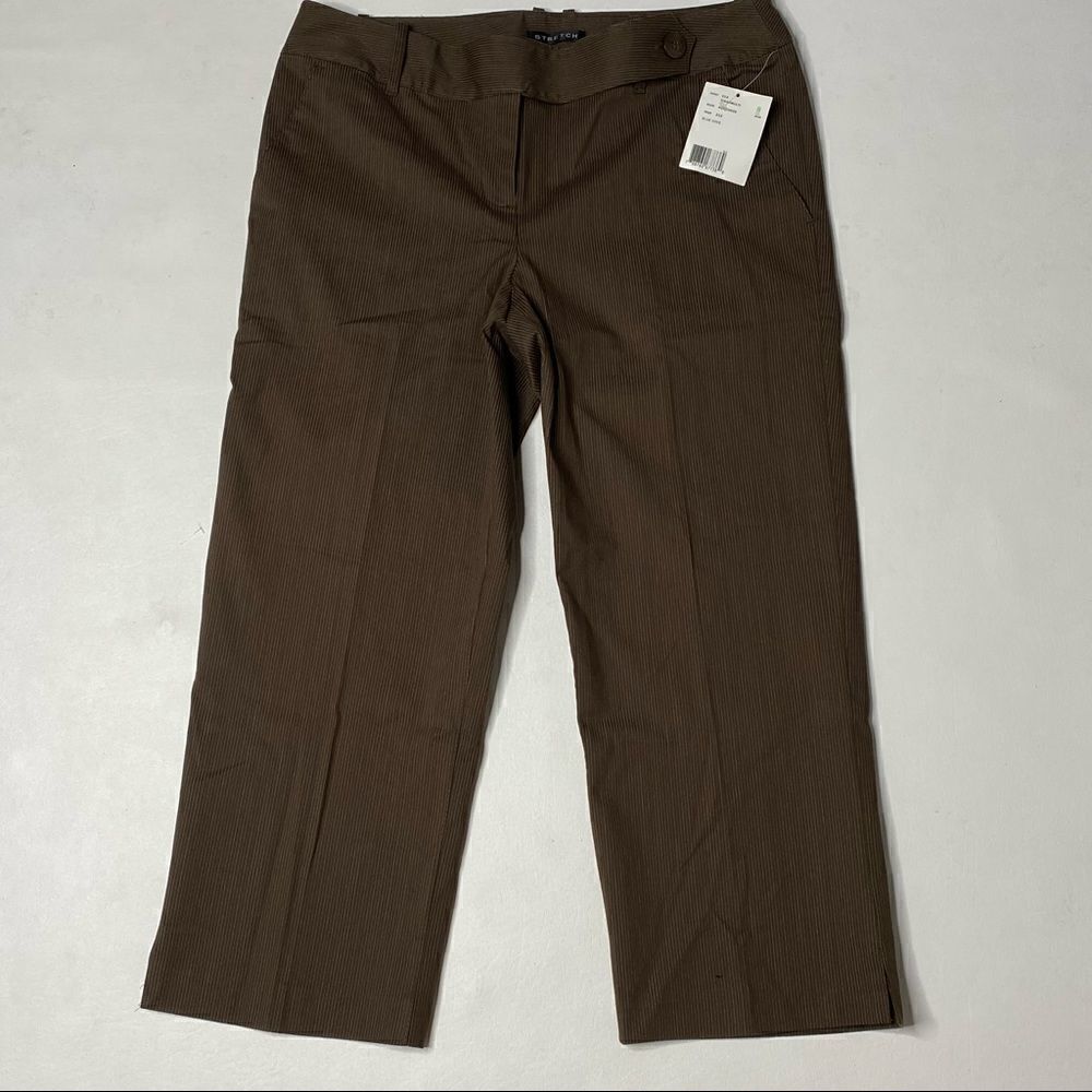 Access | NWT High Rise Brown Pinstriped Capri’s